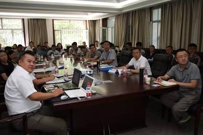 新交科組織開展環(huán)氧瀝青在新疆公路、橋梁建設(shè)中的推廣應(yīng)用技術(shù)交流會